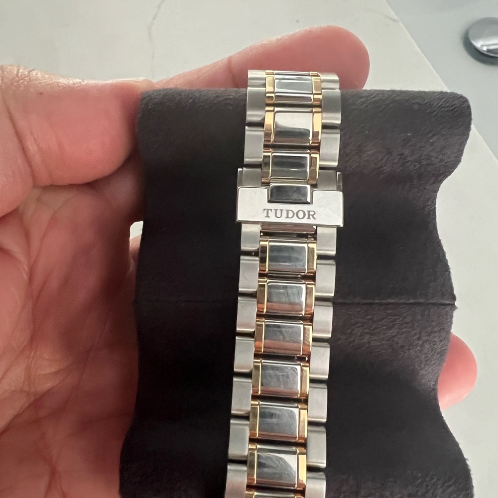 BNIB TUDOR WATCH! - Picture 4 of 9